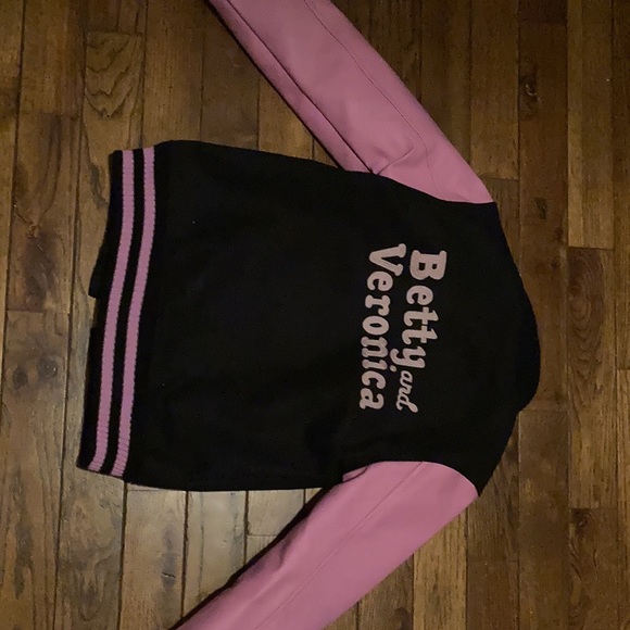 Brand New Betty And Veronica Sweater - Picture 3 of 3